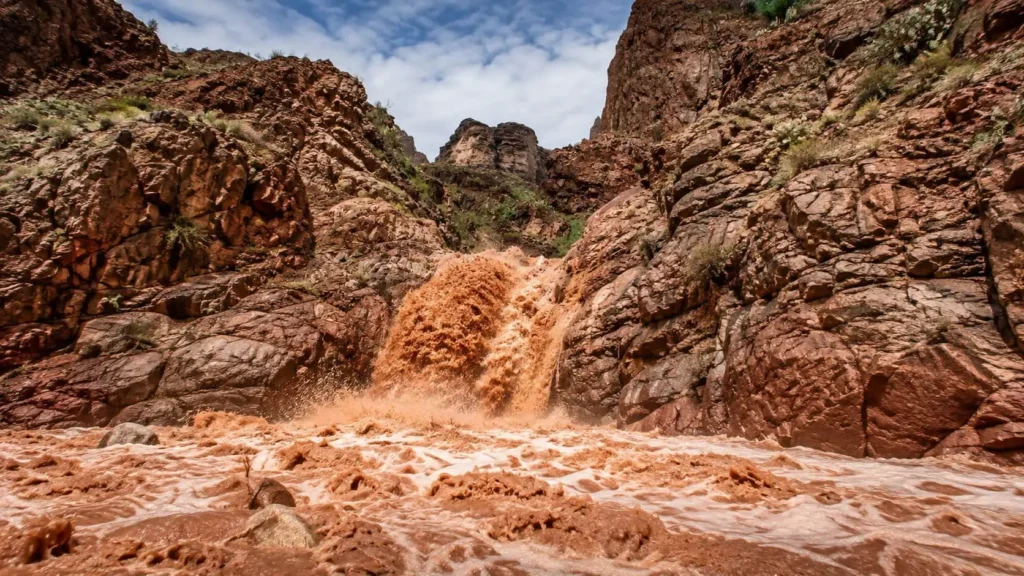 grand canyon sturzflut: How a Sudden Flash Flood Can Transform the Canyon in Minutes grand canyon sturzflut
